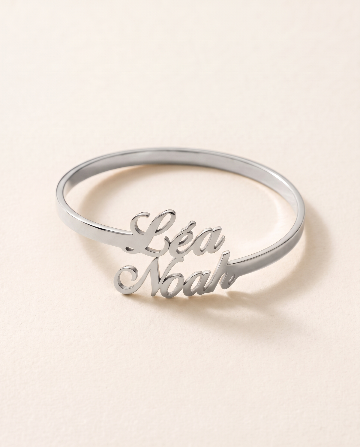 Bracelet Jonc Prénom, modèle Deux prénoms, finition argentée
