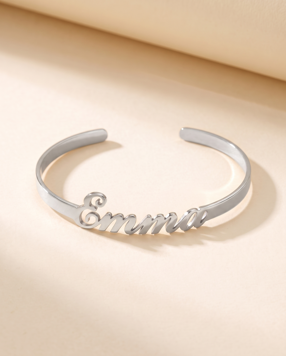 Bracelet Jonc Prénom, modèle Un prénom, finition argentée