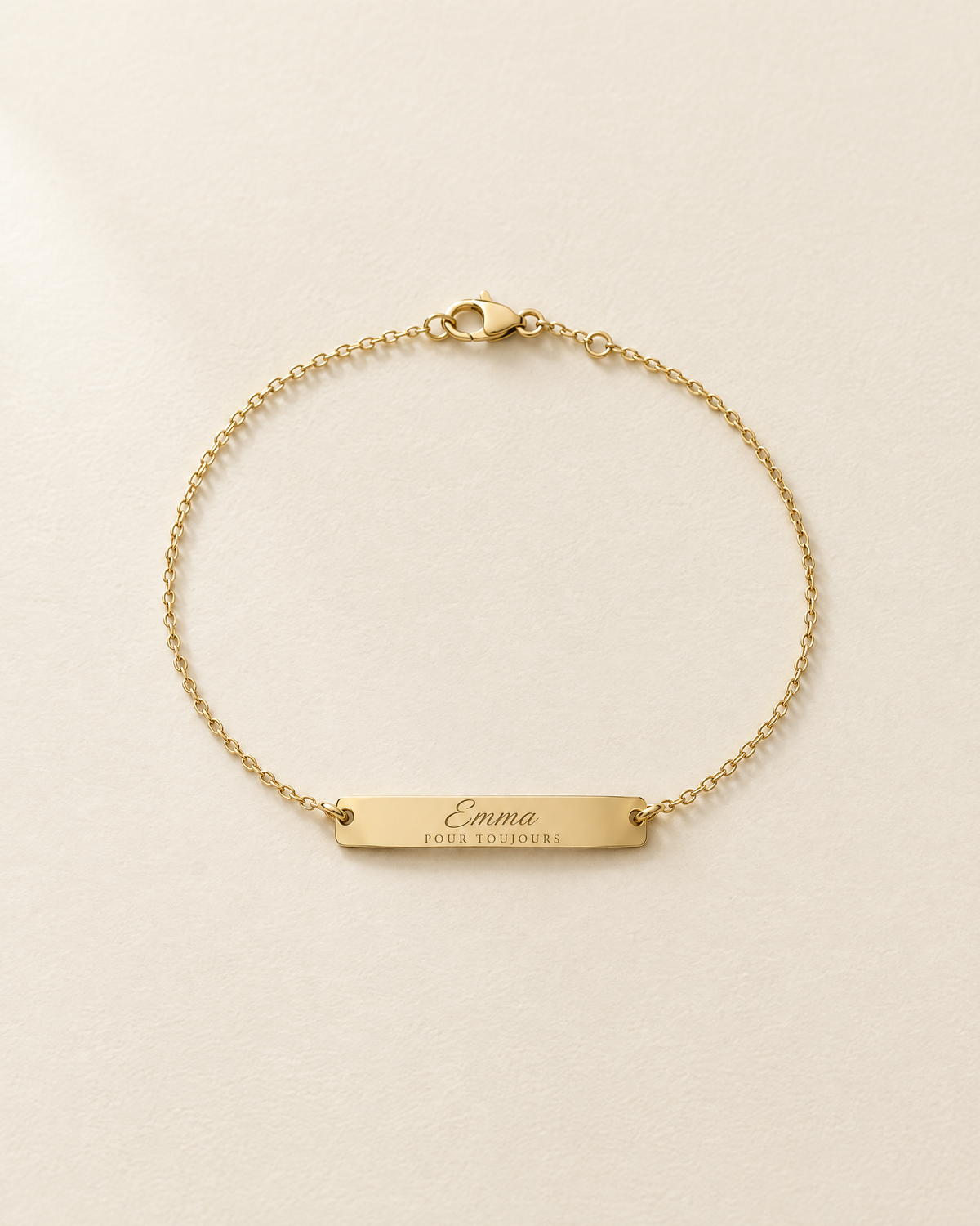 Bracelet Plaque Gravée, modèle Prénom et message, finition dorée : Emma, pour toujours