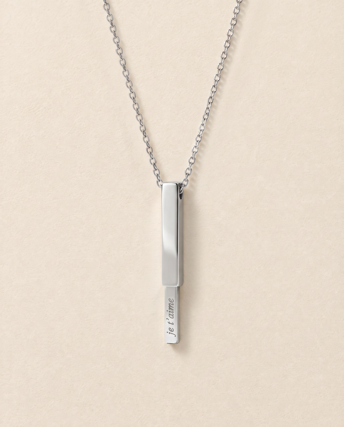 Collier Barre Gravée, modèle Secrète, finition argentée