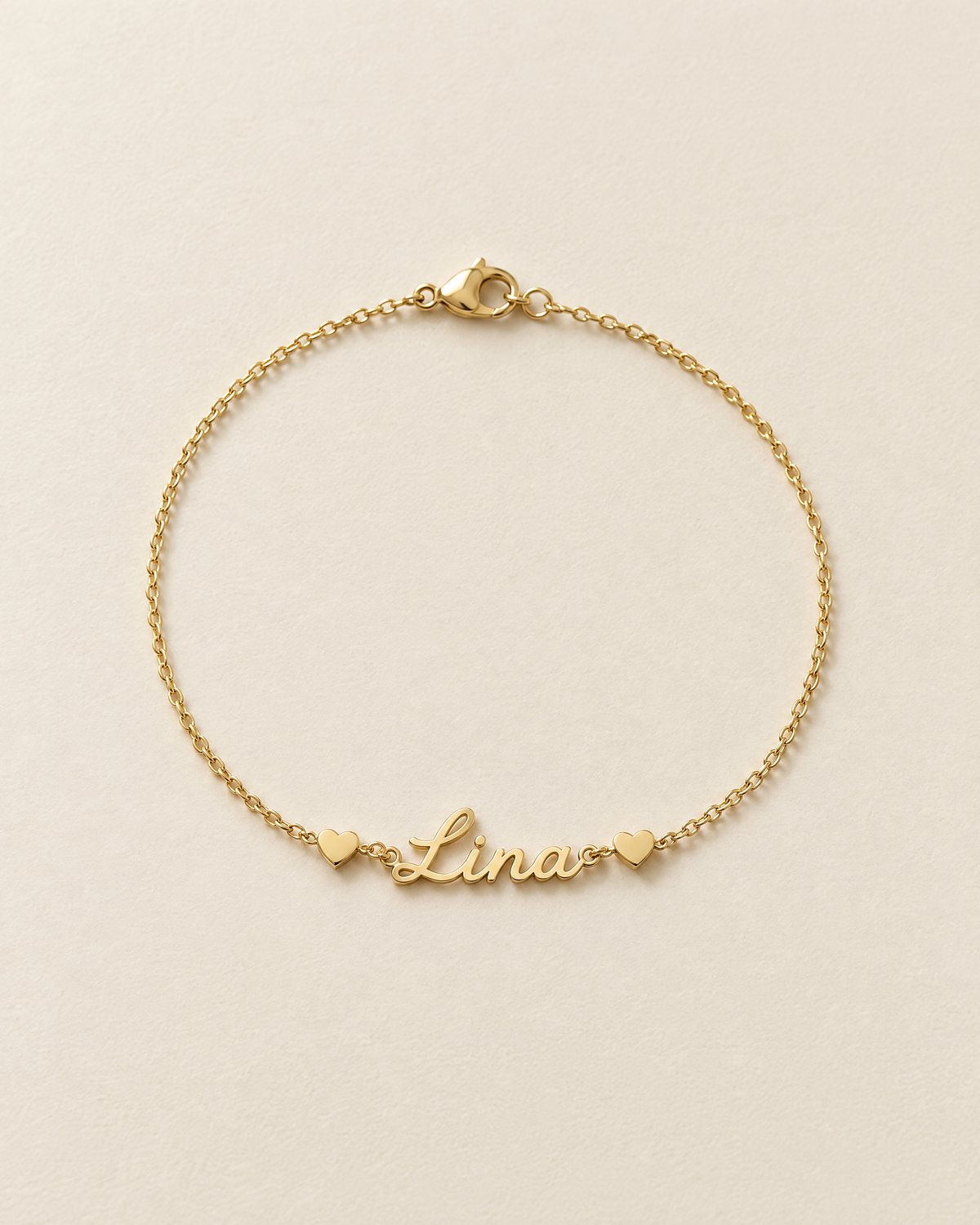 Bracelet Plaque Gravée, modèle Prénom et cœurs, finition dorée : prénom Lina